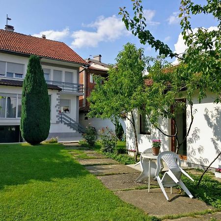 Garden Guesthouse Gjakova 外观 照片