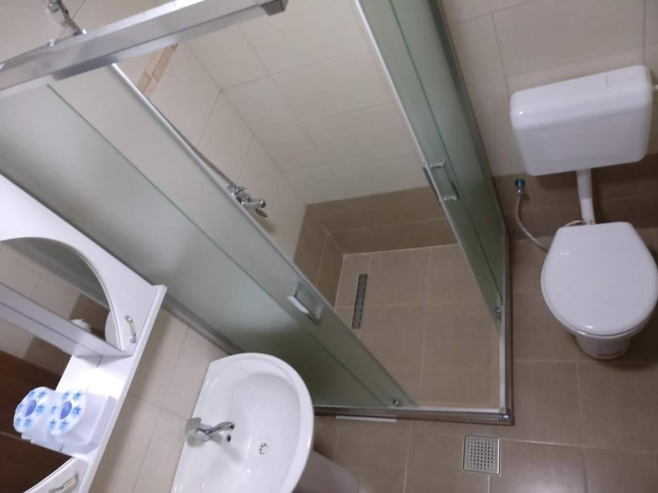 Garden Guesthouse Gjakova 外观 照片