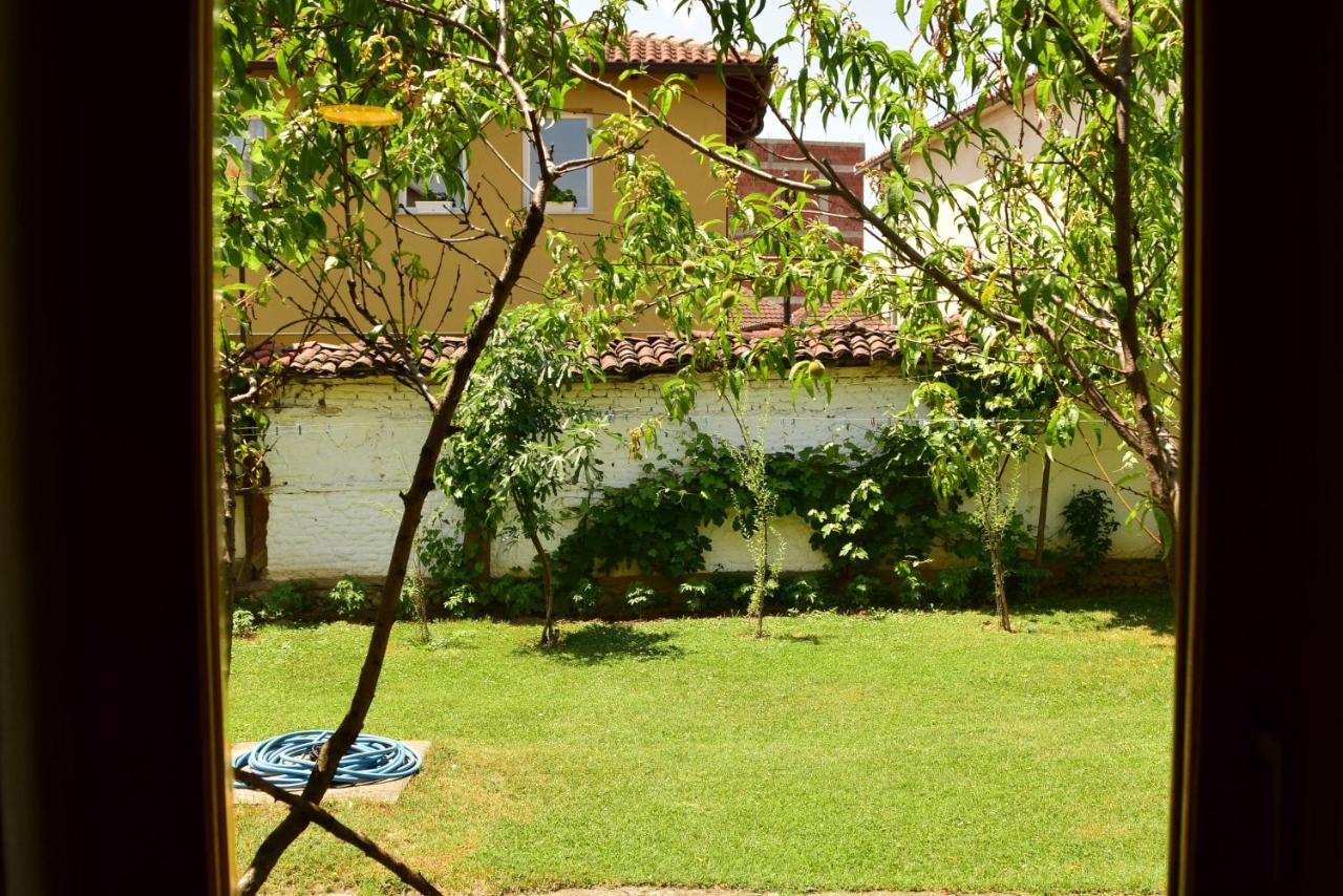 Garden Guesthouse Gjakova 外观 照片